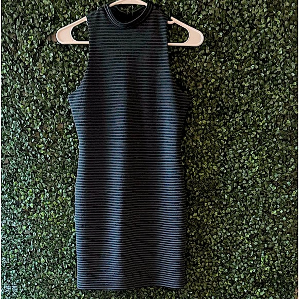 🔥5/$30🔥URBAN OUTFITTERS SILENCE + NOISE MOCK NECK DRESS - Picture 3 of 11